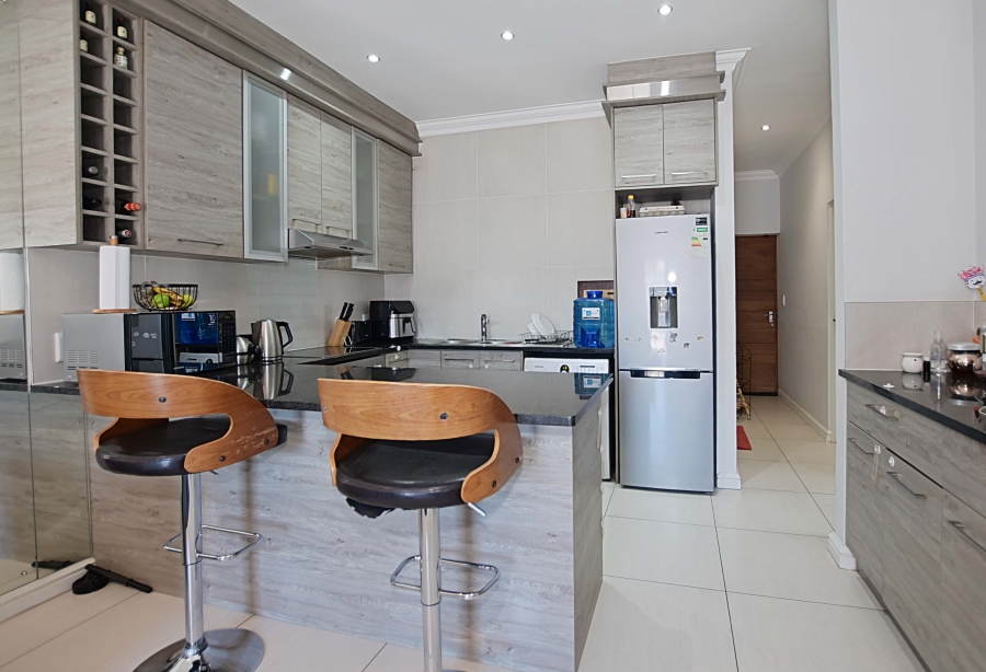 2 Bedroom Property for Sale in Parklands North Western Cape